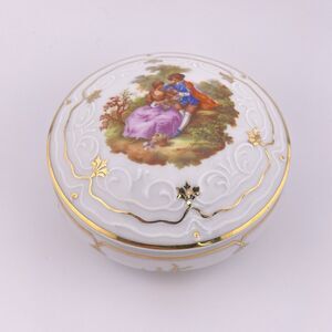Limoges France Gout de Ville Trinket BOX W/cover Fragonard Courting Couple
